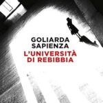 “Volevo solo, entrando qua, tastare il polso del nostro Paese, sapere a che punto stanno le cose. Il carcere è sempre stato e sempre sarà la febbre che rivela la malattia del corpo sociale: continuare a ignorarlo può portarci a ripetere il comportamento del buon cittadino tedesco che ebbe l’avventura di esistere nel non lontano regime nazista.” È la prima opera che leggo di Goliarda Sapienza e penso che in poche pagine racchiuda tanto di quel micro mondo che erroneamente pensiamo sia lontano da noi. La detenzione a Rebibbia è un’esperienza vissuta realmente dalla scrittrice, la quale descrive in questo piccolo estratto biografico la sua esperienza dentro al carcere femminile. Racconta delle detenute che ha conosciuto, del suo privilegio che è consapevole di avere. Racconta di quanto, per tante delle donne conosciute, quel carcere sia una casa, un posto dove non si sentono invisibili e di come, a differenza degli uomini che soffrono molto di più la mancata libertà, per le donne è quasi un proseguimento di una detenzione che vivevano già prima all’interno del proprio nucleo familiare o comunque della società.